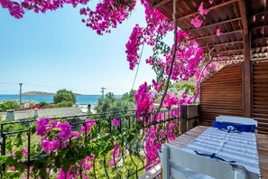 Outdoor dining - Liman Pansiyon Palamutbükü (datça)