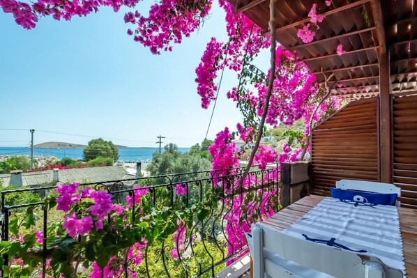 Deluxe Studio Suite, Sea View | Outdoor dining - Liman Pansiyon Palamutbükü (datça)