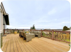 Terrace/patio - Spacious Sound View Top Floor Apartment with Large Deck (Federal Way)