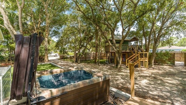 Outdoor spa tub