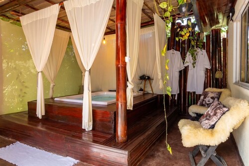Cabana p/ Casais c/ Hidromassagem e Churrasqueira