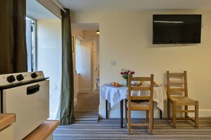 Apartment | Dining