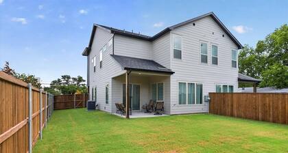 Luxe 3BR/3.5BA Garage. Patio. Near UTSW & DT