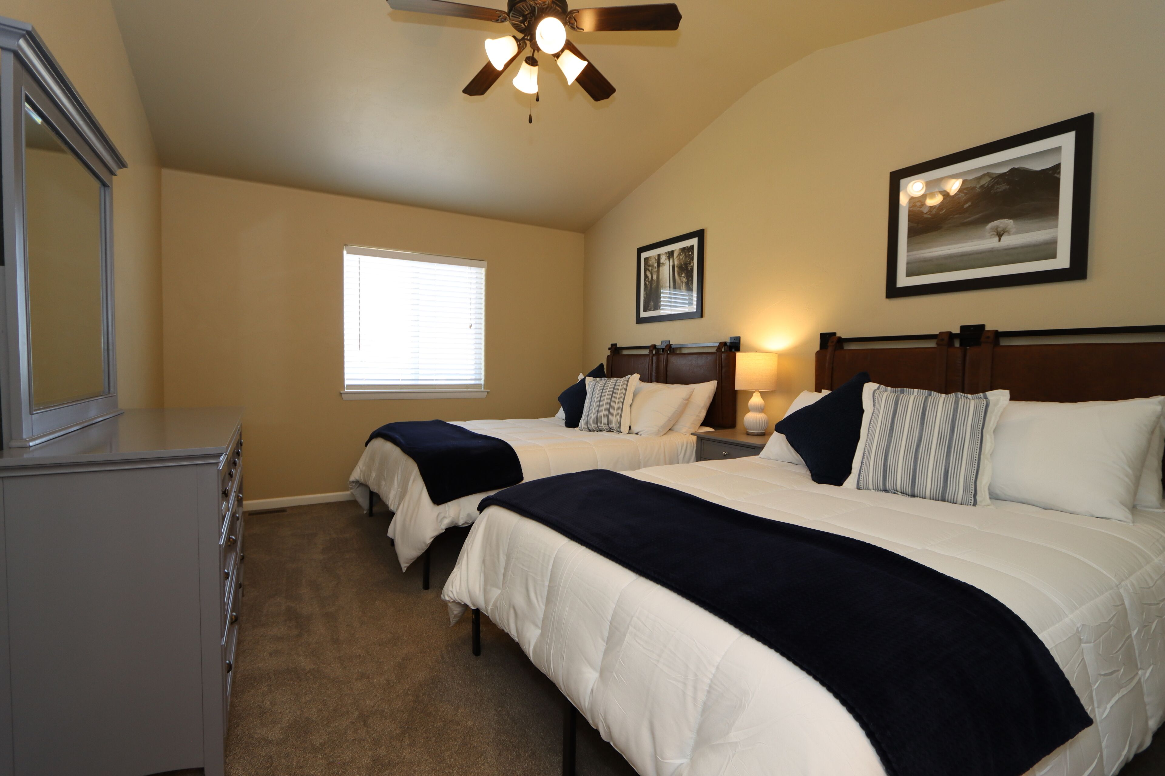 3 bedrooms, iron/ironing board, WiFi, bed sheets