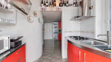 Macchina per tè/caffè, frigorifero, microonde, forno
