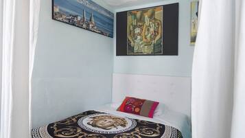 3 bedrooms, iron/ironing board, WiFi, bed sheets