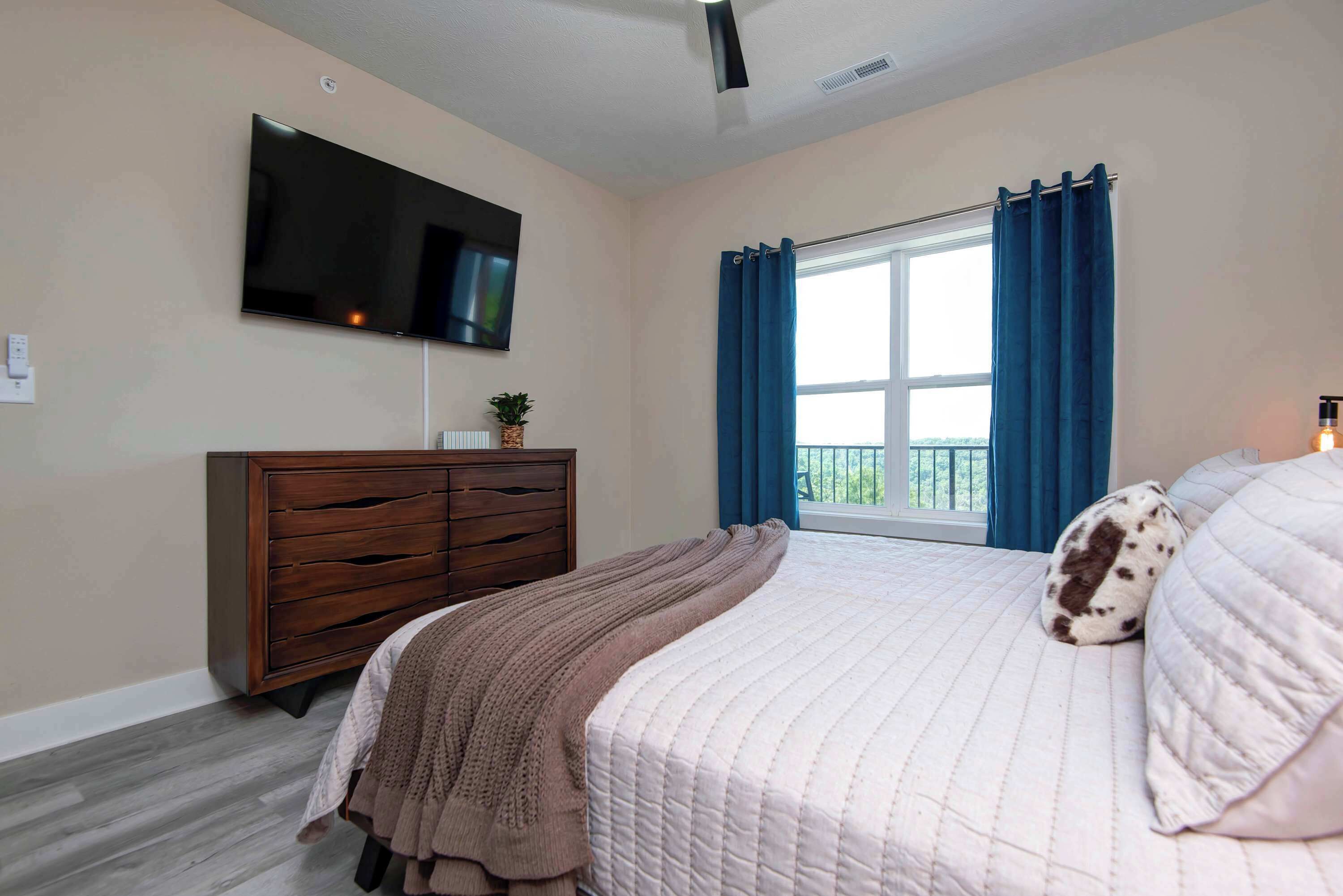 4 bedrooms, iron/ironing board, WiFi, bed sheets