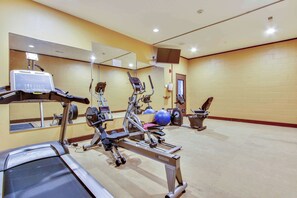 Stay active during your vacation with access to the well-equipped fitness center located inside the Clear Lake Condos Clubhouse. - Pam's Place NEW Heated Indoor Pool Splashpad  SDC (Branson)