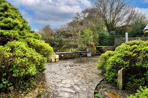 Cottage | Garden - Luxury Cotswolds Cottage for 7 (Okehampton)