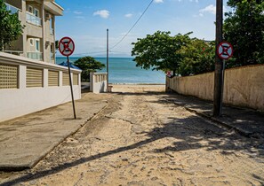 A coastal road with no parking signs, leading to a beach. - Canto Grande by LikeHome (Bombinhas)