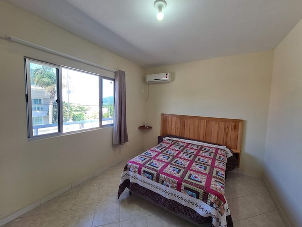 Departamento básico | Cortinas blackout, tabla de planchar con plancha y wifi gratis