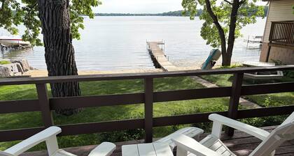 Cozy 2-bedroom cabin in Clear Lake. Up North feel but close to the Twin Cities.