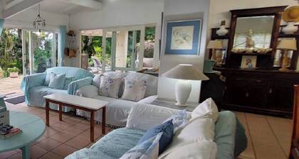 Sea Shells Cottage Luxury Oceanview Retreat with Swimming Pool