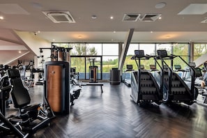 Fitness facility - Chic Country Club Lodge With Hot Tub (Cambridge)