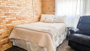 2 habitaciones, tabla de planchar con plancha, wifi y ropa de cama