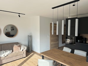 Smart TV - About Stella – Modern "Nassfeld" Vacation Rental on Lake Pressegger & Nassfeld (Presseggen)