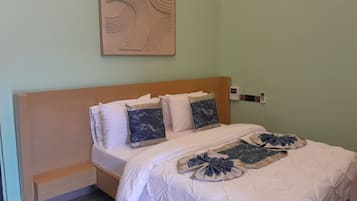 Desk, laptop workspace, WiFi (free)