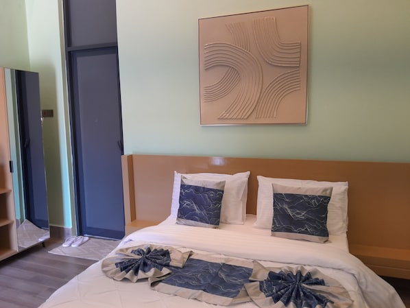 Desk, laptop workspace, WiFi (free) - IGAWILO RESIDENCE HOTEL (Dodoma)