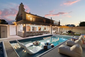 A poolside area with a bar, lounge chairs, and a covered seating area. - Dream Escape! Heated Pool, Hot Tub, Game Room, Golf, Outdoor Paradise! Sleeps 14 (Albuquerque)
