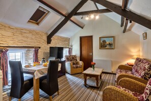 Cottage | Living room - Beach Cottage With Hut for 9 (Ilfracombe)