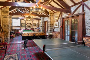 Cottage | Game room - Beach Cottage With Hut for 9 (Ilfracombe)