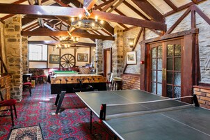 Cottage | Game room