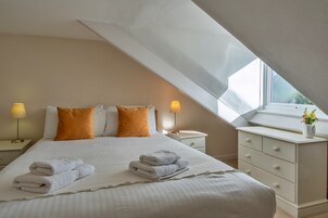 Apartamento | 2 dormitorios y tabla de planchar con plancha