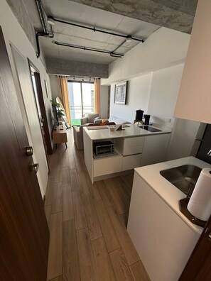 Apart Daire, 1 Büyük (Queen) Boy Yatak, Balkon, Şehir Manzaralı | İç mekân