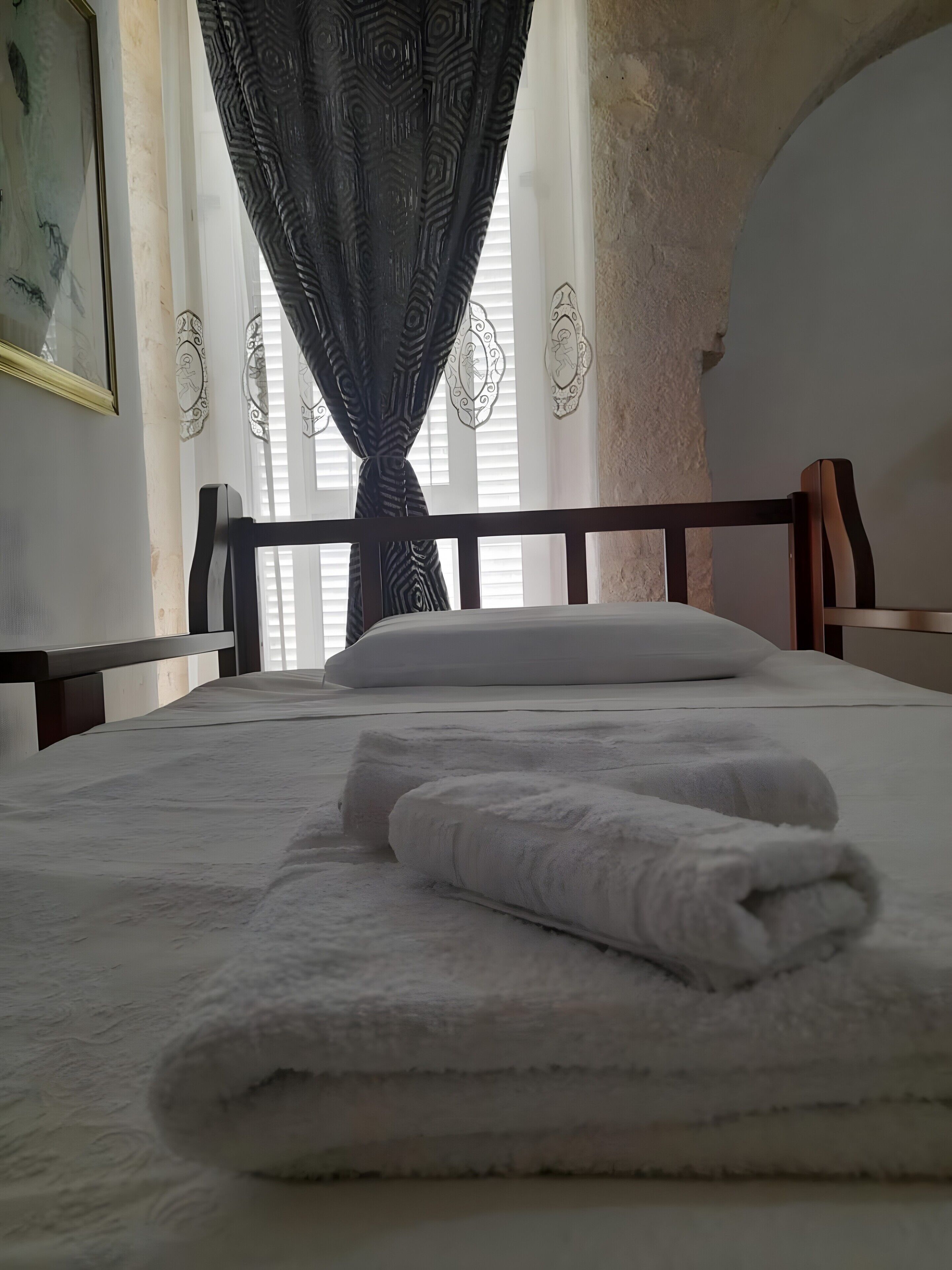 WiFi, bed sheets