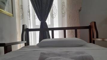 WiFi, bed sheets