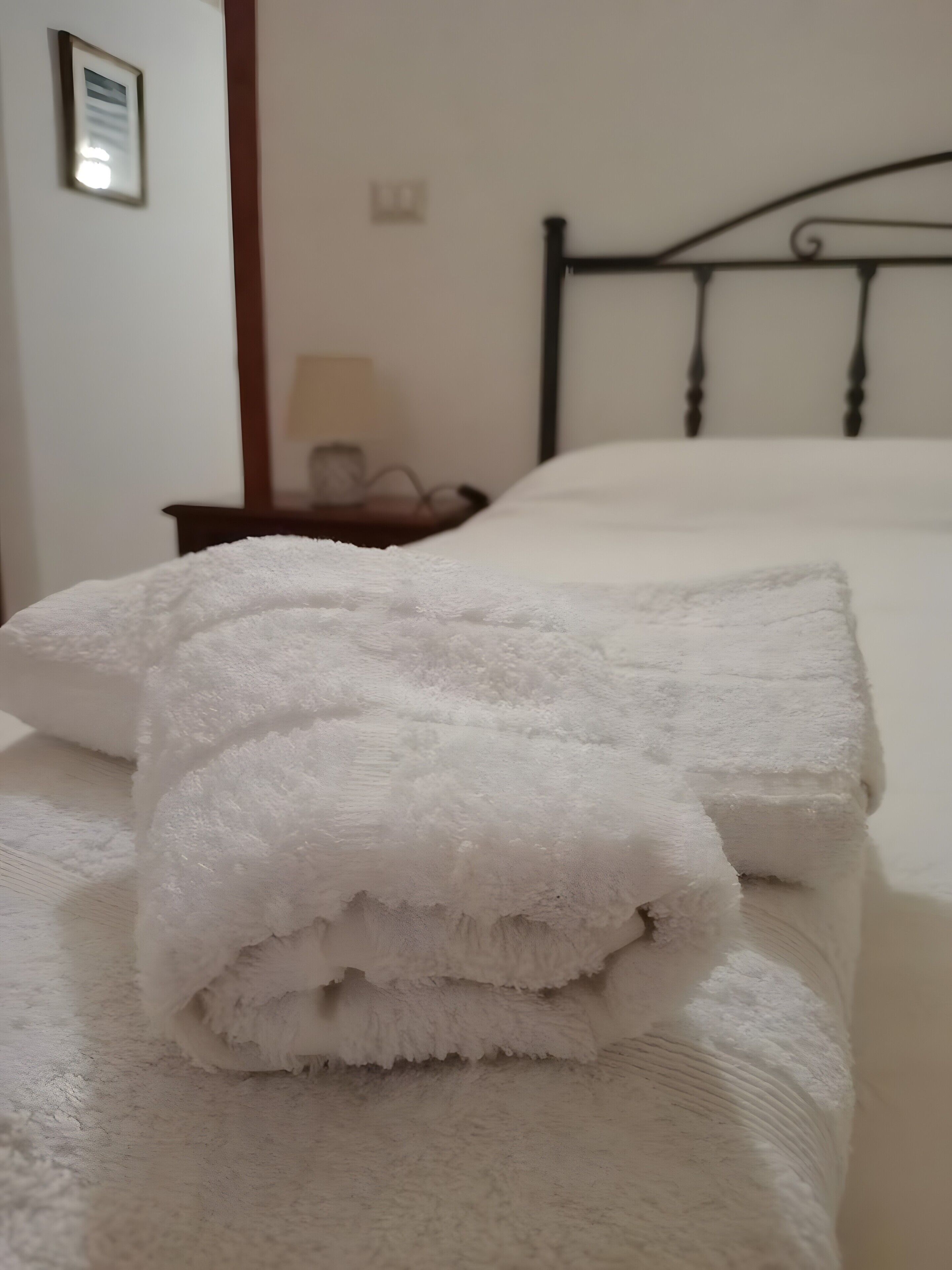 WiFi, bed sheets