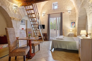 3 bedrooms, WiFi, bed sheets - Holiday Home 'Gelso Bianco with Private Pool' with Private Pool, Wi-Fi and Air Conditioning (Martina Franca)