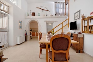 Dining - Holiday Home 'Gelso Bianco with Private Pool' with Private Pool, Wi-Fi and Air Conditioning (Martina Franca)