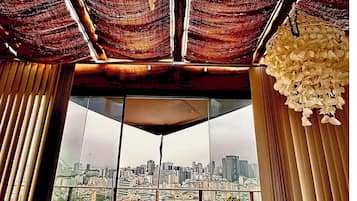 Departamento de lujo, vista a la ciudad | Tabla de planchar con plancha, wifi gratis y ropa de cama