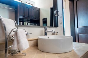 Family House, Mountain View | Bathroom - Lujo y confort capilla SM de Allende (San Miguel de Allende)