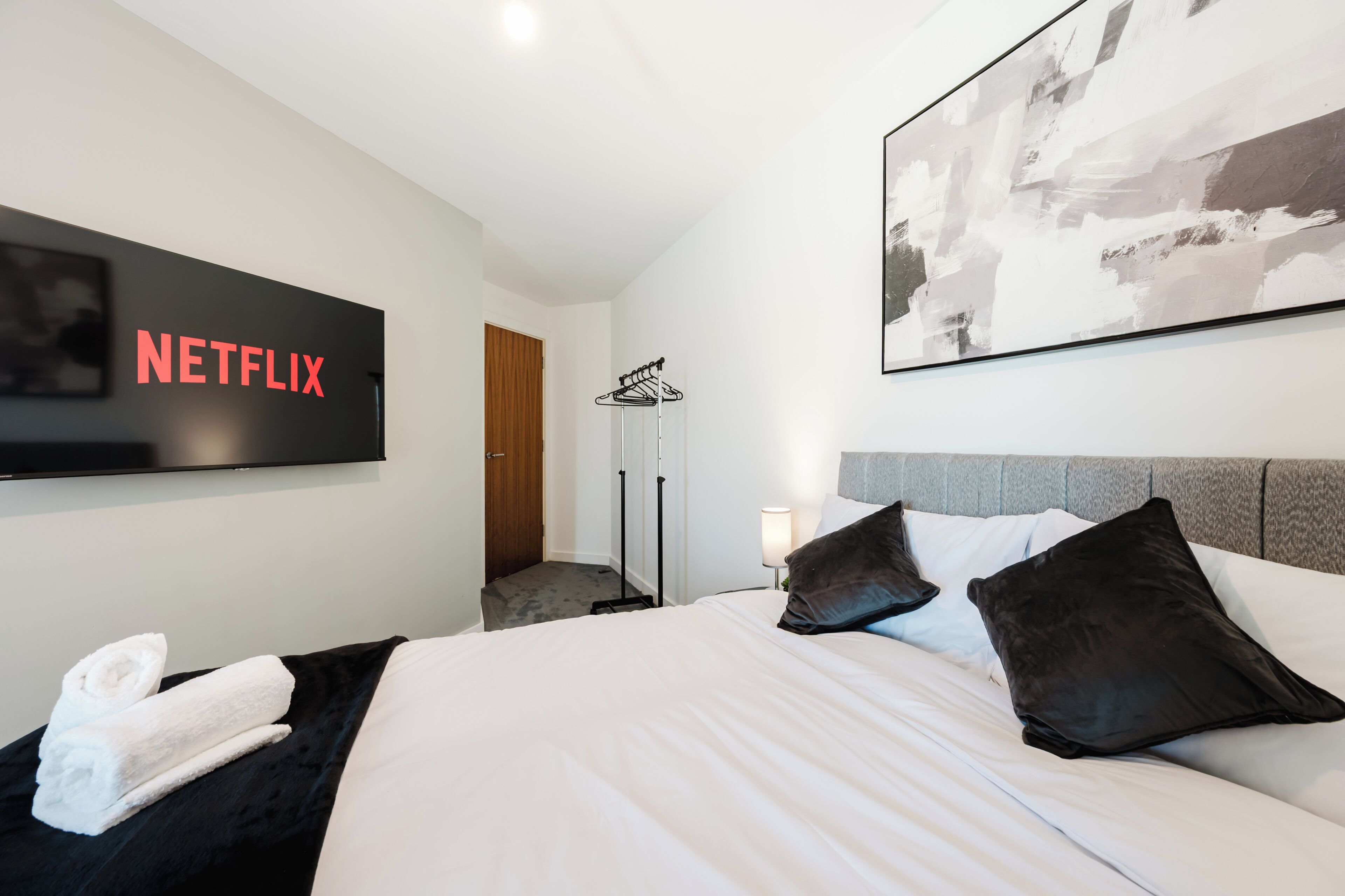 2 Schlafzimmer, Schreibtisch, Bügeleisen/Bügelbrett, Reisekinderbett