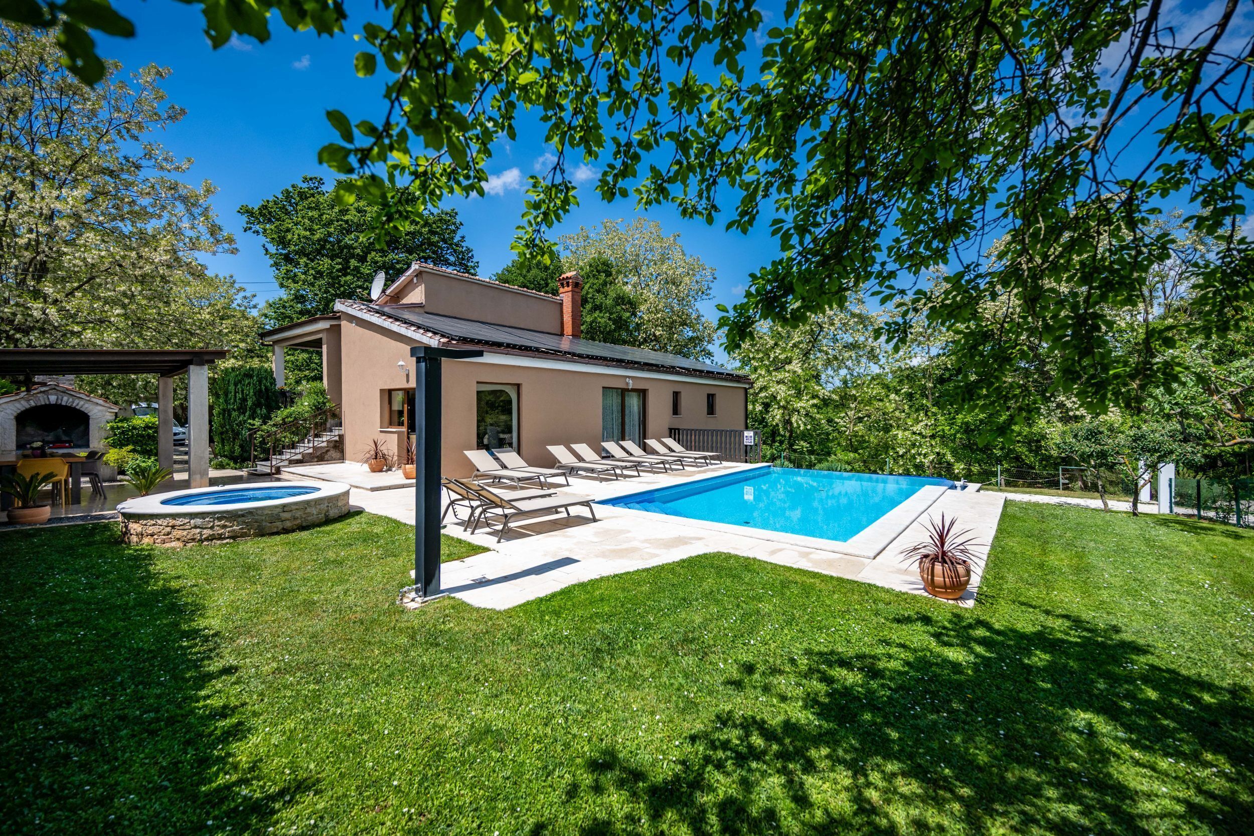 Piscine extérieure, piscine chauffée