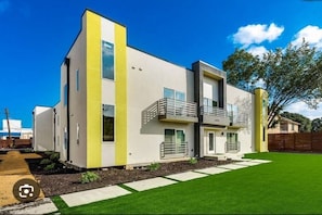 Exterior - Modern Luxury-Lower Greenville (Dallas)