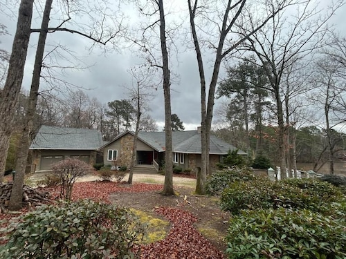 Spacious Lakefront