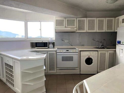 Spacious and Central Apartment + Pool
