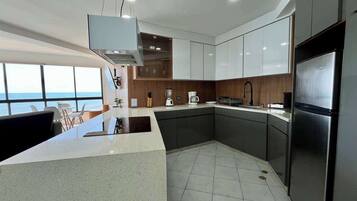 Macchina per tè/caffè, frigorifero, microonde, forno