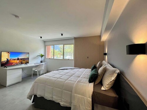 Romantic Altamira Apt: Fast WiFi & Privacy