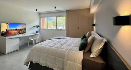 Romantic Altamira Apt: Fast WiFi & Privacy