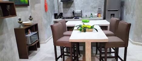 茶具/咖啡用具、冰箱、微波炉、炉灶