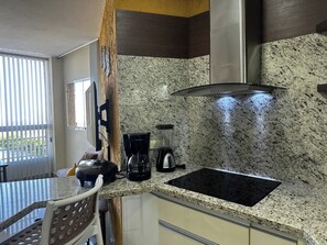 Coffee/tea maker, fridge, microwave, oven - Vista al Mar - Bahia de Bella Vista (Porlamar)