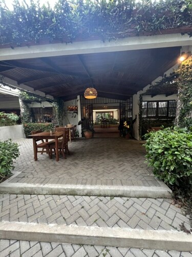 Luxury 2BD Condo near US Embassy & CIMA Hospital/High-Speed WiFi & Pools