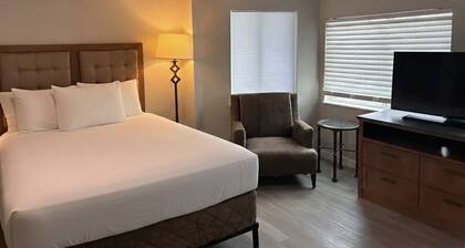 Renovated Queen Room on Main Street in Longmont