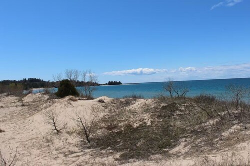 Den Den Cabin ~ Near Mackinac Island & Tunnel of Trees ~ Rustic, Cozy, Quiet