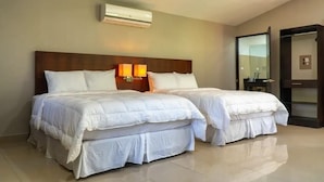 Room - Deluxe family Bedroom - Beachfront - Manuel Antonio with AC (Manuel Antonio)