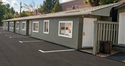 Renovated Double Queen Room on Main Street